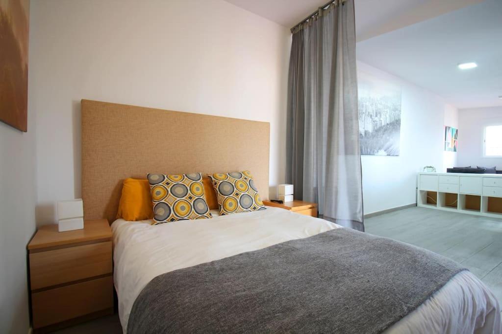 Suite Puerta Osario Con Terraza เซบีญา ภายนอก รูปภาพ