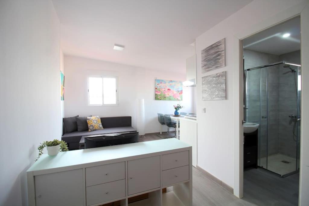 Suite Puerta Osario Con Terraza เซบีญา ภายนอก รูปภาพ