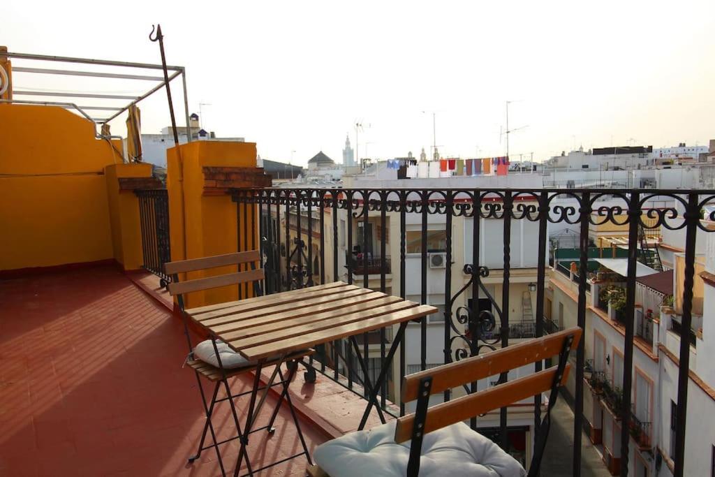 Suite Puerta Osario Con Terraza เซบีญา ภายนอก รูปภาพ