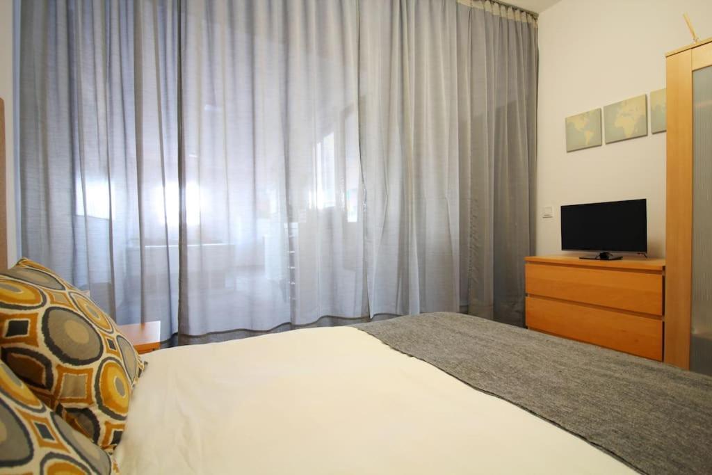 Suite Puerta Osario Con Terraza เซบีญา ภายนอก รูปภาพ