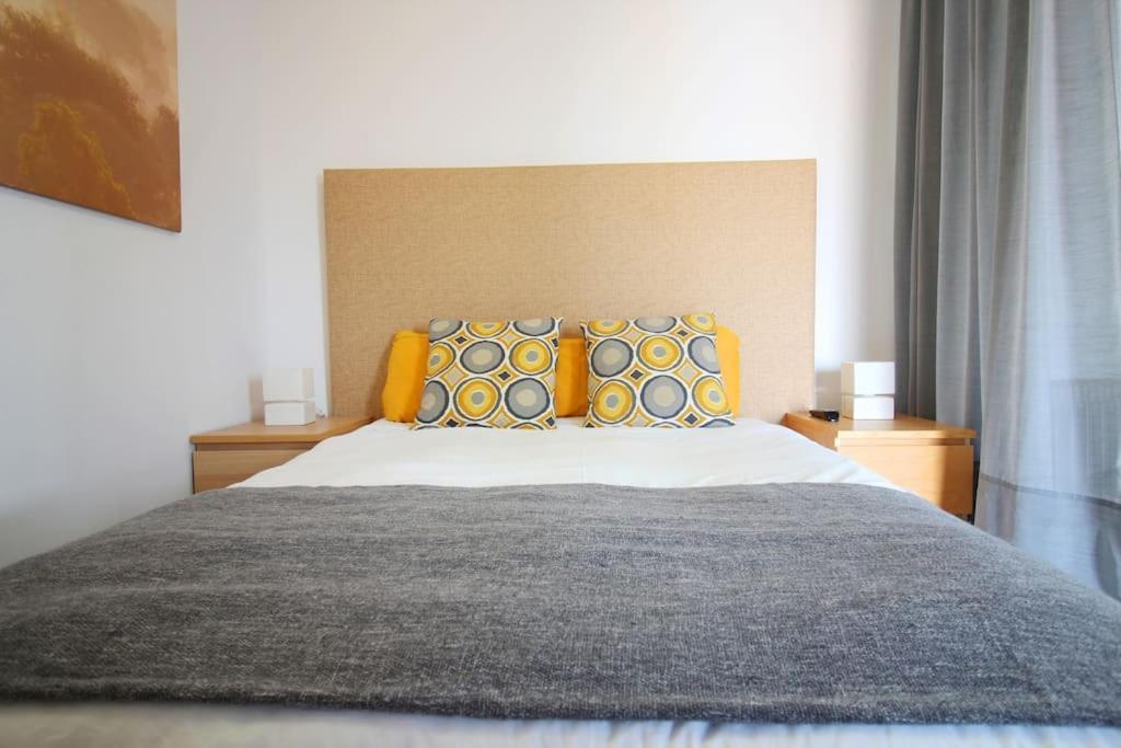 Suite Puerta Osario Con Terraza เซบีญา ภายนอก รูปภาพ